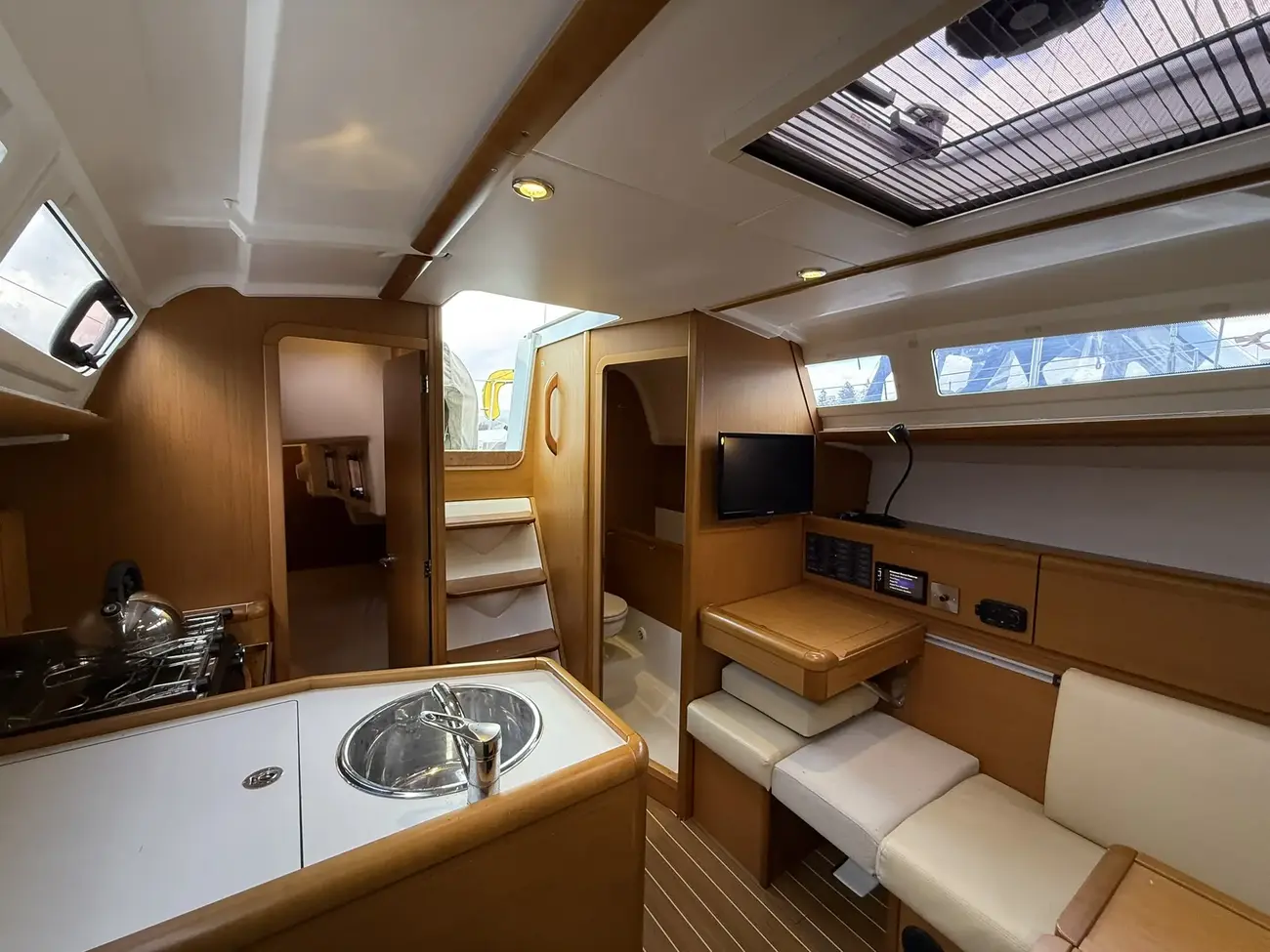 Jeanneau Sun Odyssey 33i - Image 16