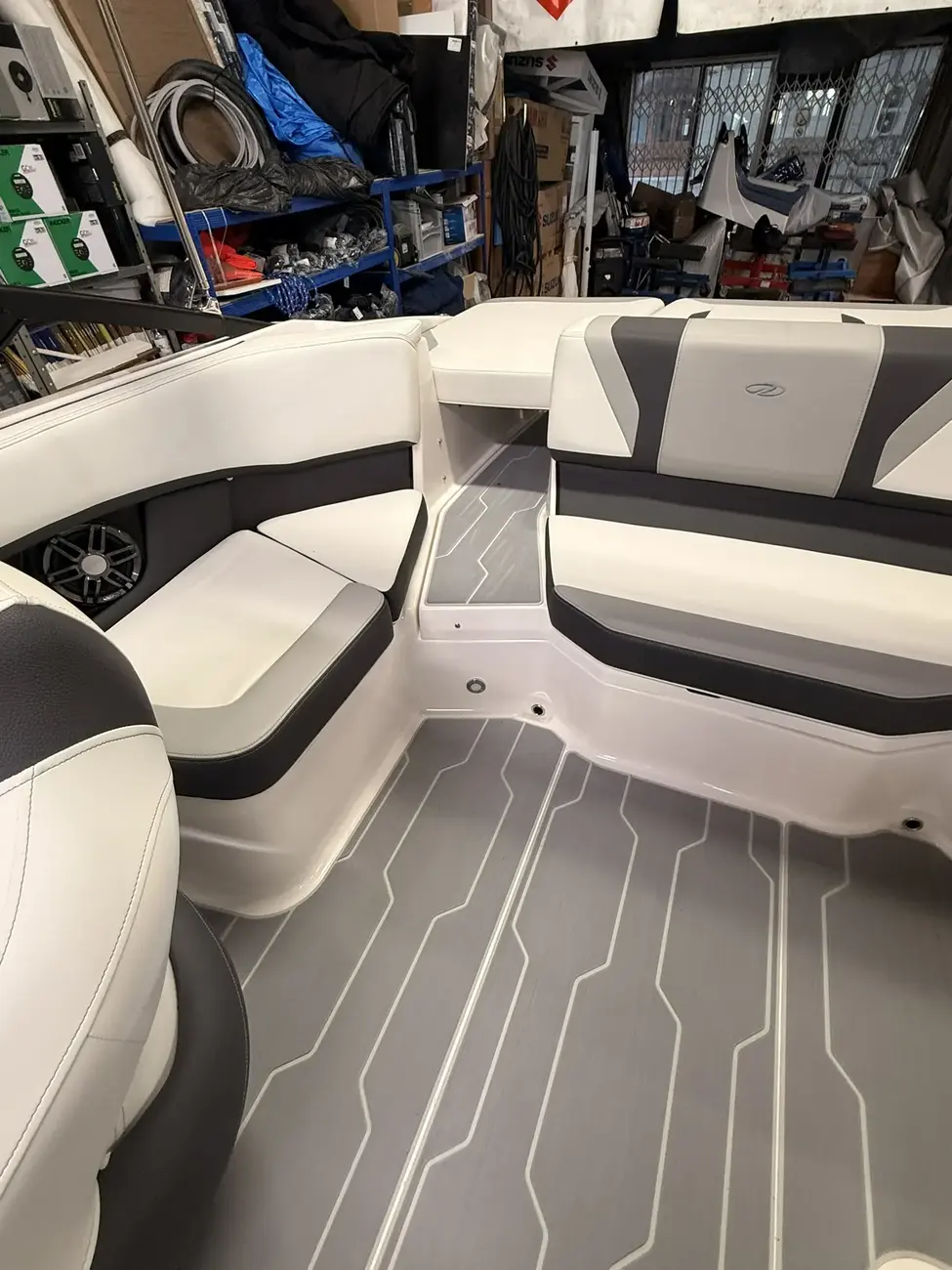 Regal 2000 ESX - Image 35