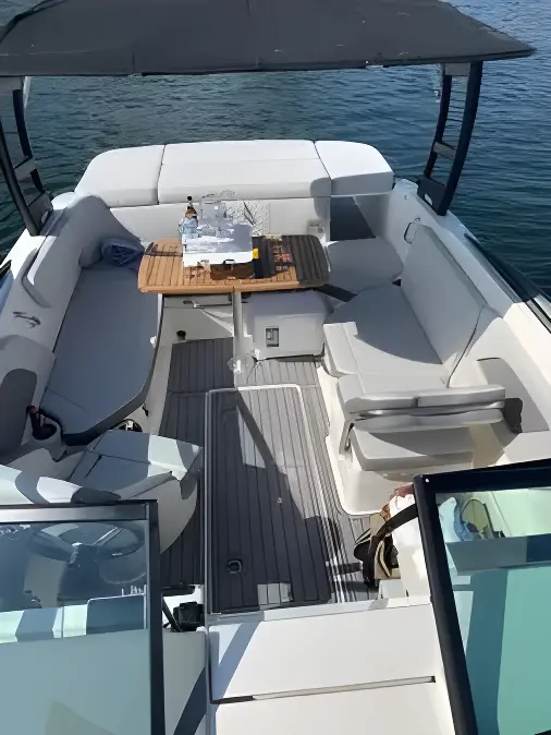 Sea Ray 230 Sunsport - Image 14