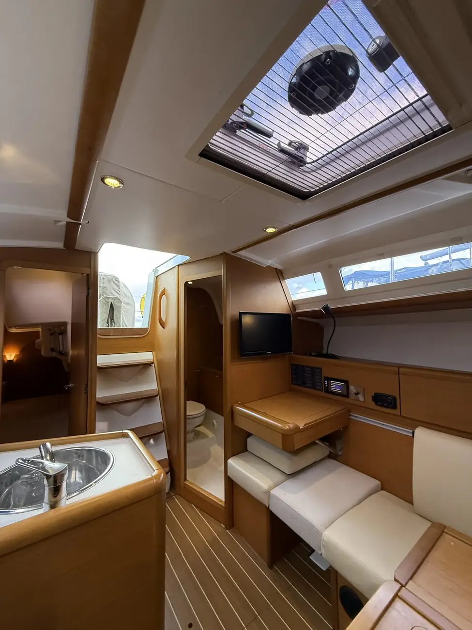 Jeanneau Sun Odyssey 33i - Image 31