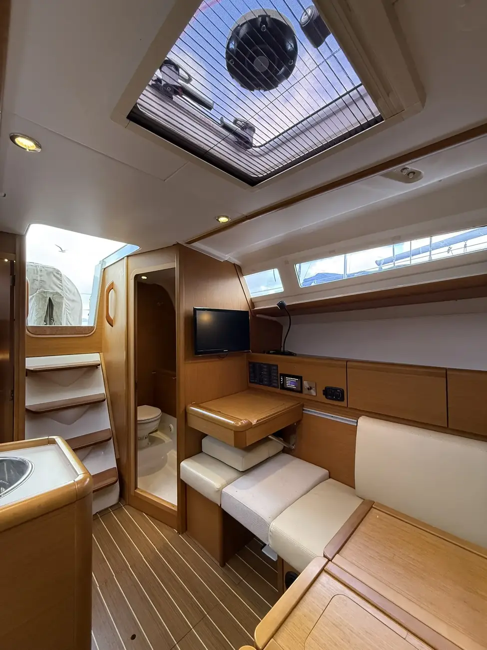 Jeanneau Sun Odyssey 33i - Image 38