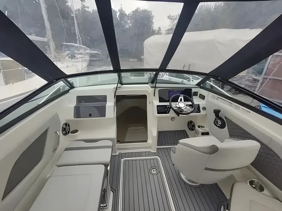 Sea Ray 230 Sunsport - Image 24