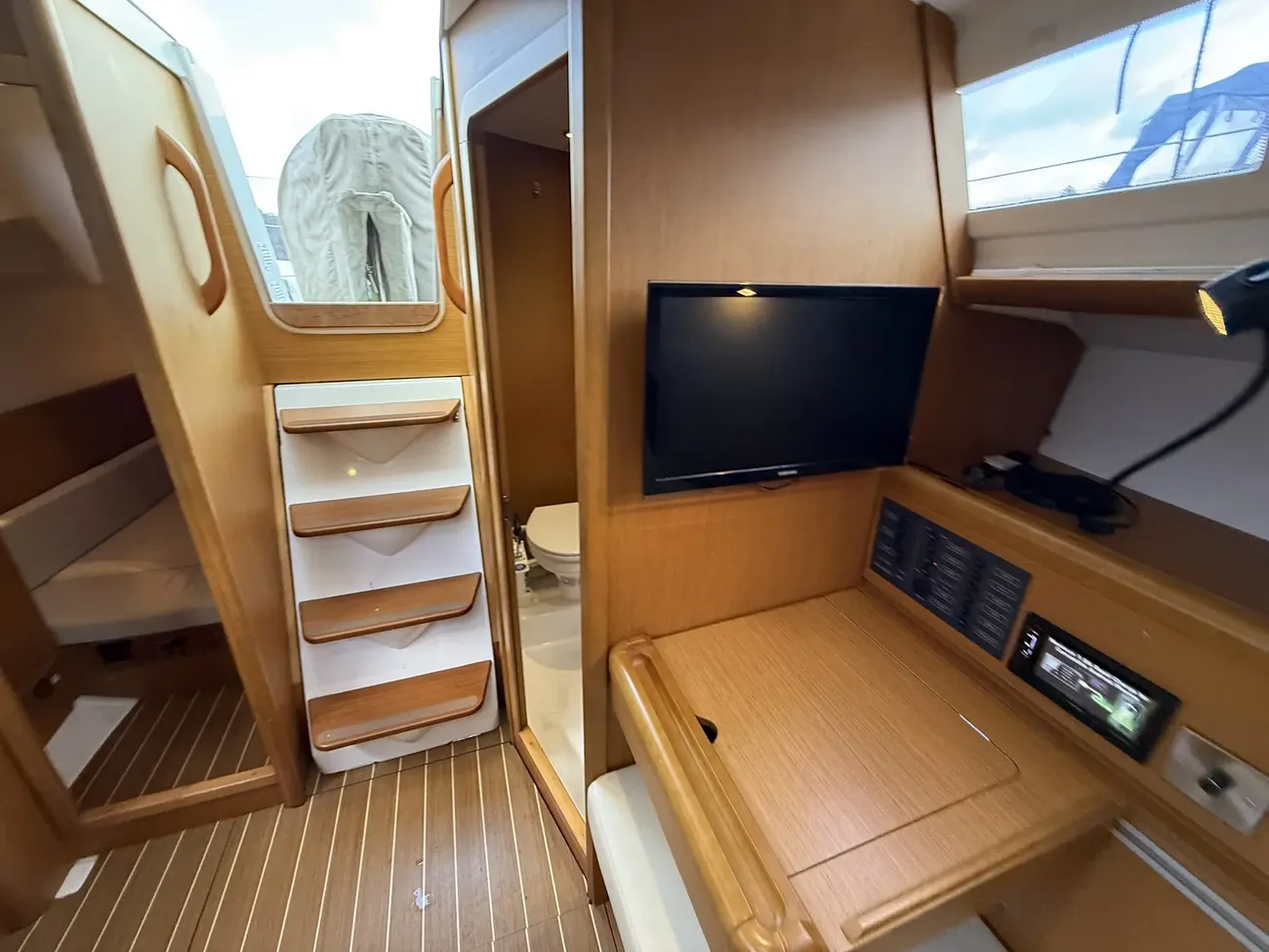 Jeanneau Sun Odyssey 33i - Image 18