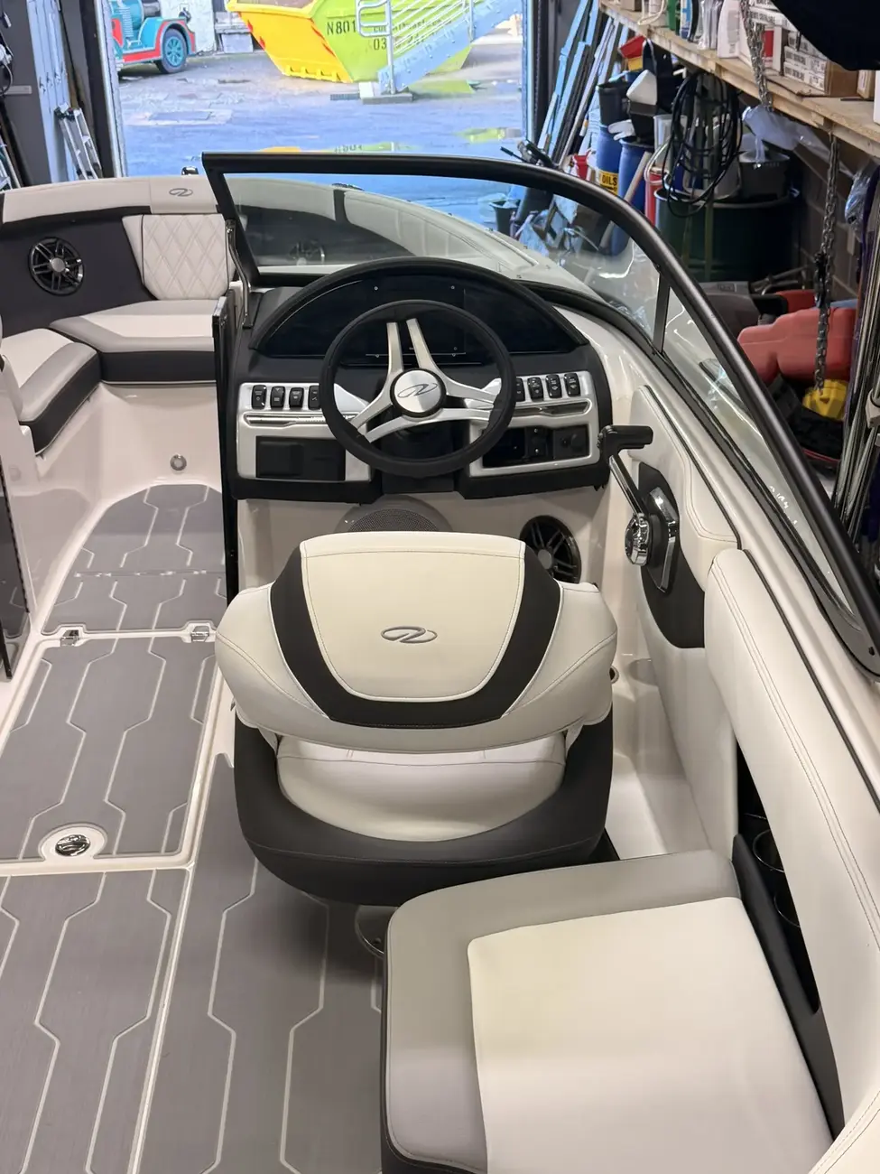 Regal 2000 ESX - Image 126