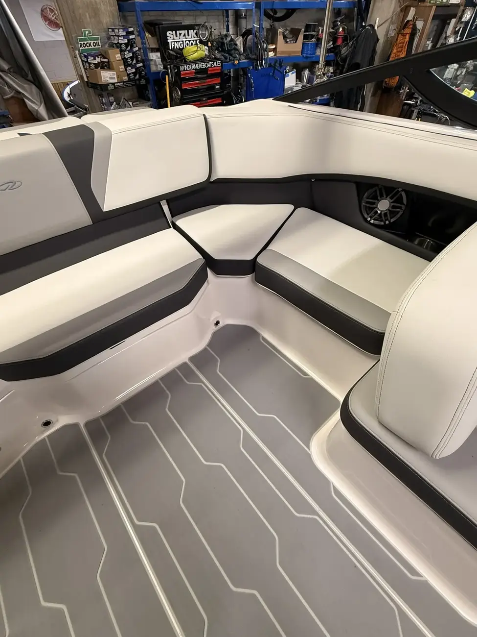 Regal 2000 ESX - Image 36