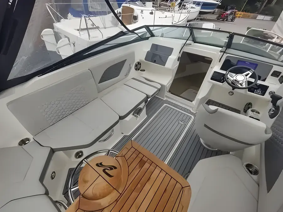 Sea Ray 230 Sunsport - Image 23