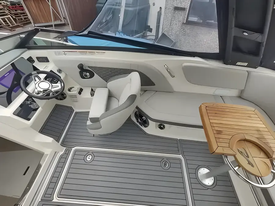 Sea Ray 230 Sunsport - Image 25