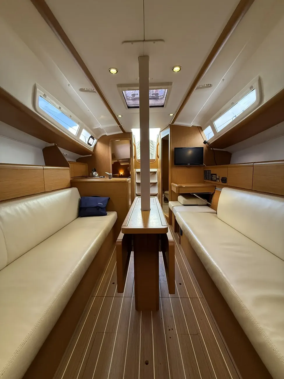 Jeanneau Sun Odyssey 33i - Image 45