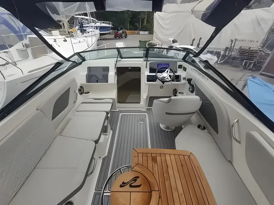 Sea Ray 230 Sunsport - Image 17
