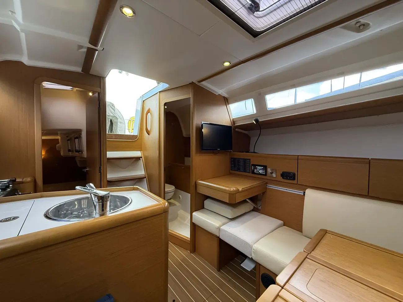 Jeanneau Sun Odyssey 33i - Image 27