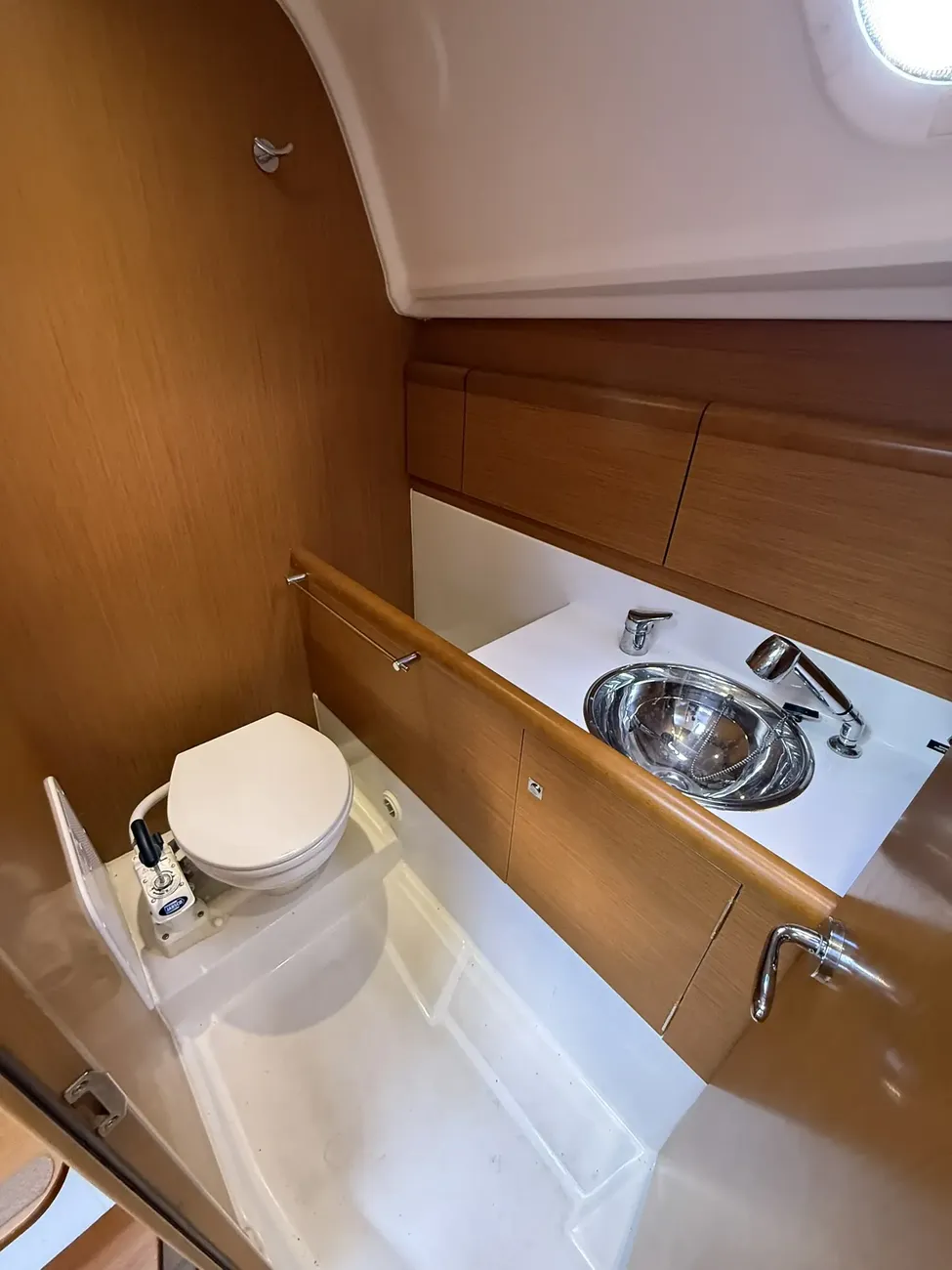 Jeanneau Sun Odyssey 33i - Image 42